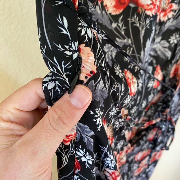 Floral open back dress. - Picture 10 of 11